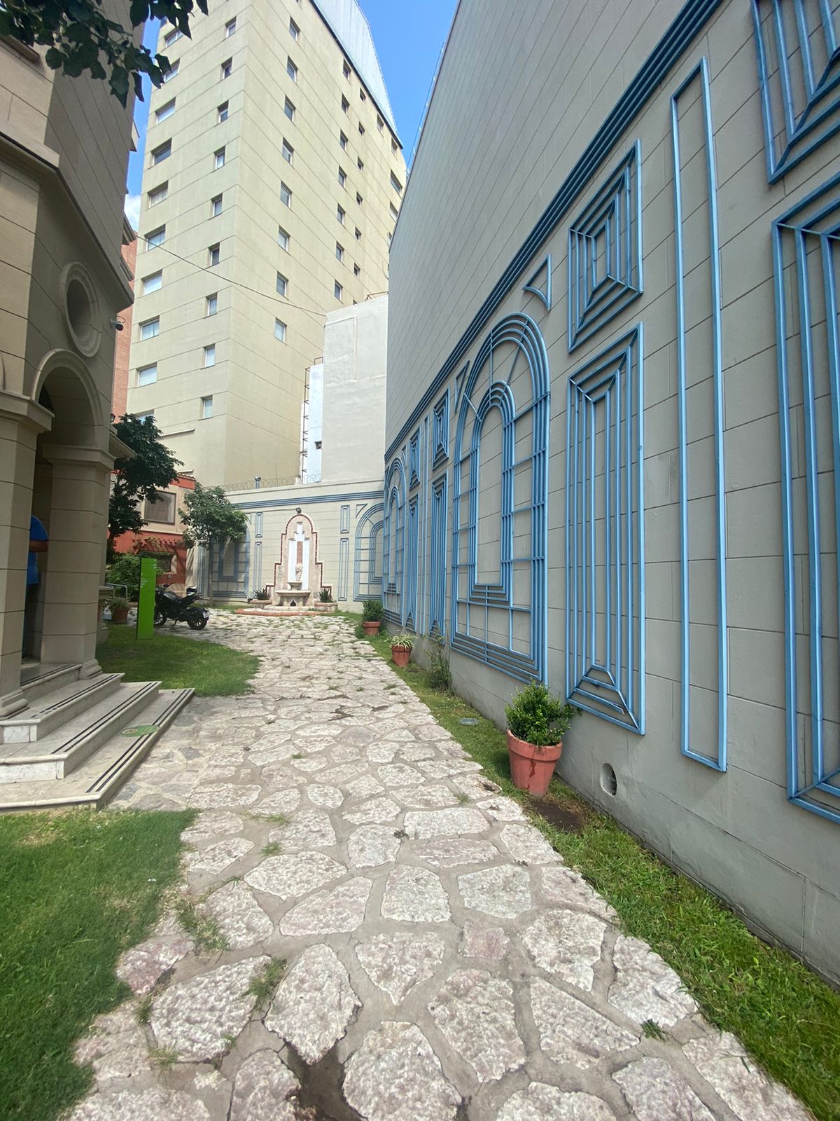 Venta Importante Casa Sobre Hipolito Yrigoyen  Nueva Cordoba