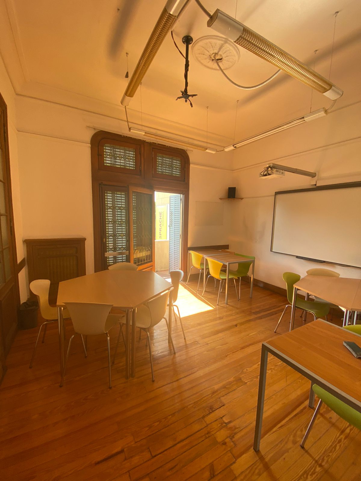 Venta Importante Casa Sobre Hipolito Yrigoyen  Nueva Cordoba