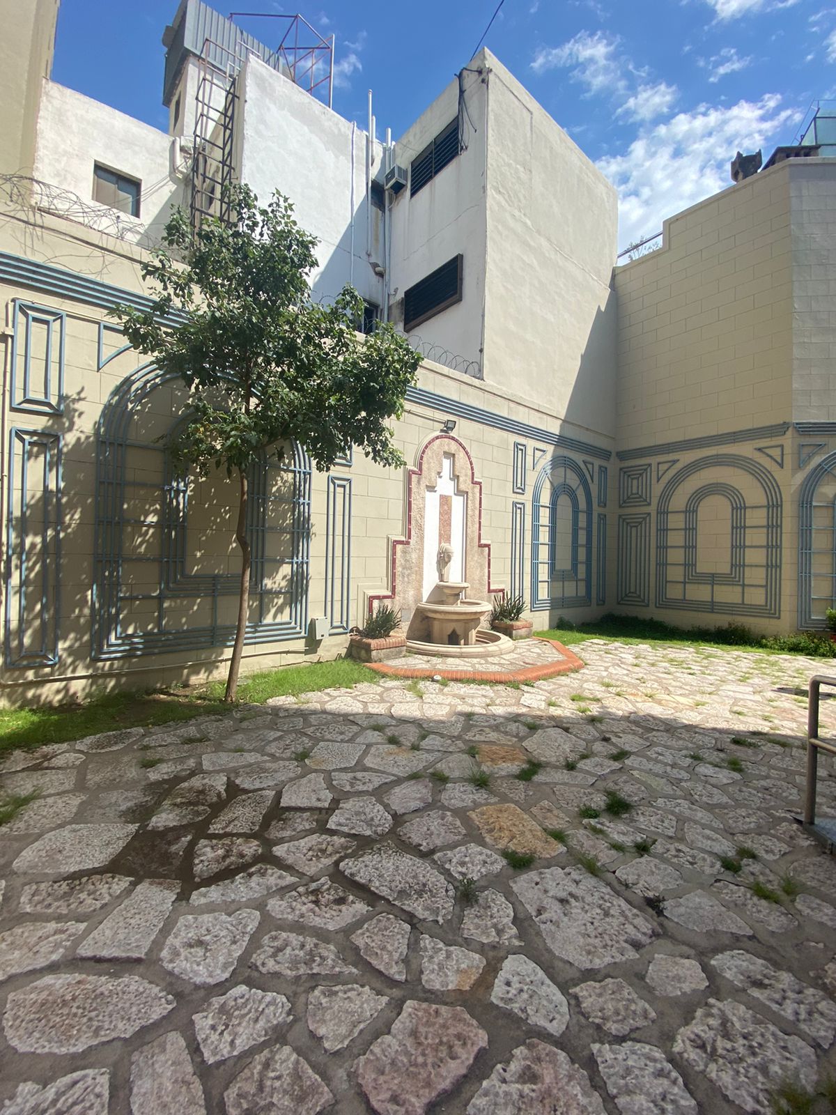 Venta Importante Casa Sobre Hipolito Yrigoyen  Nueva Cordoba