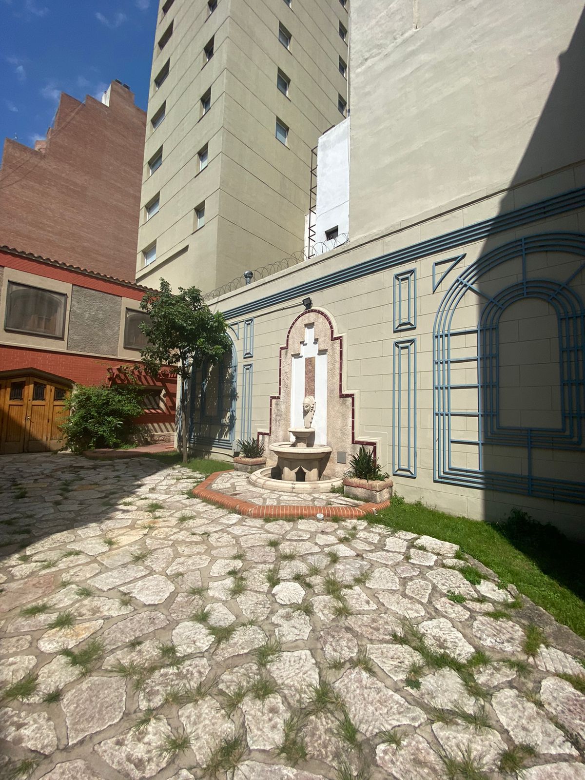 Venta Importante Casa Sobre Hipolito Yrigoyen  Nueva Cordoba