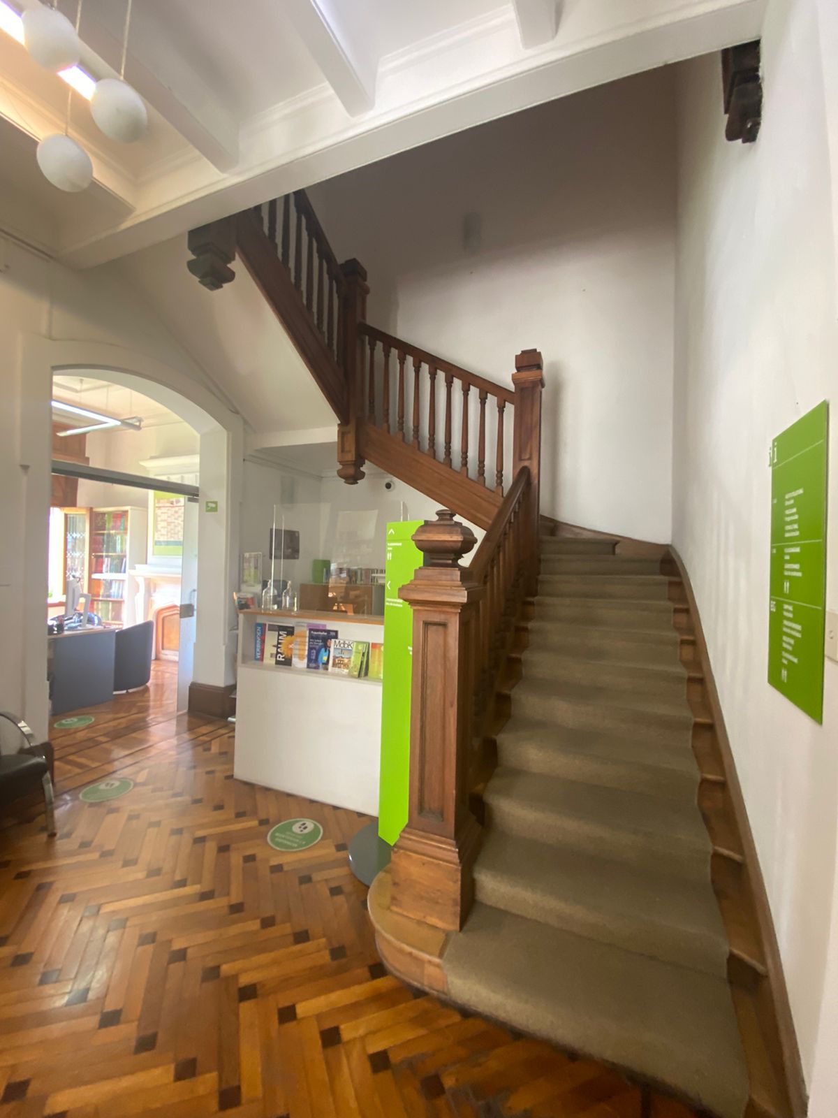 Venta Importante Casa Sobre Hipolito Yrigoyen  Nueva Cordoba