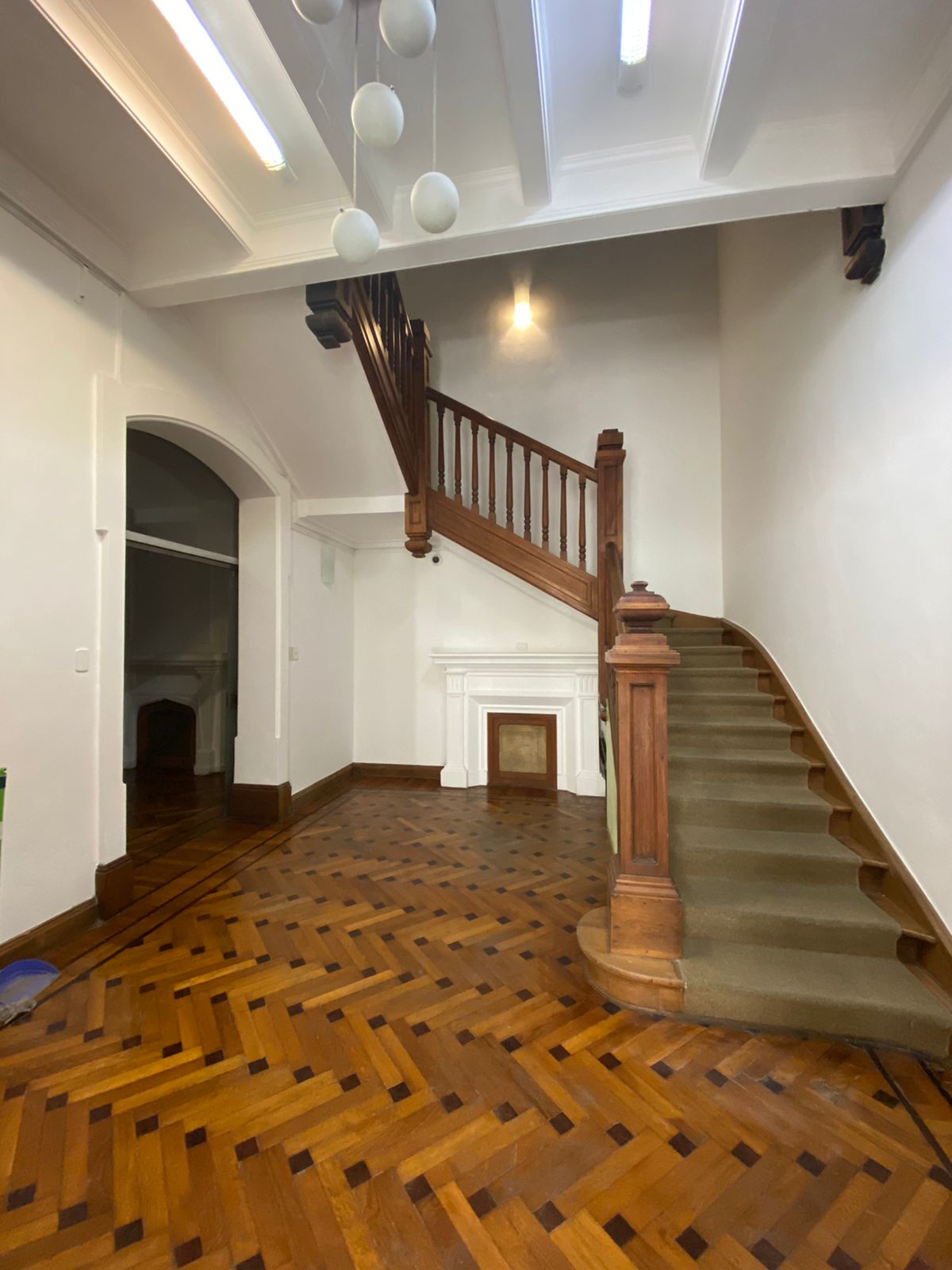 Venta Importante Casa Sobre Hipolito Yrigoyen  Nueva Cordoba