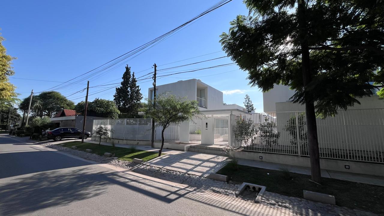 ALQUILER CASA tres dormitorios dos cocheras Villa Belgrano