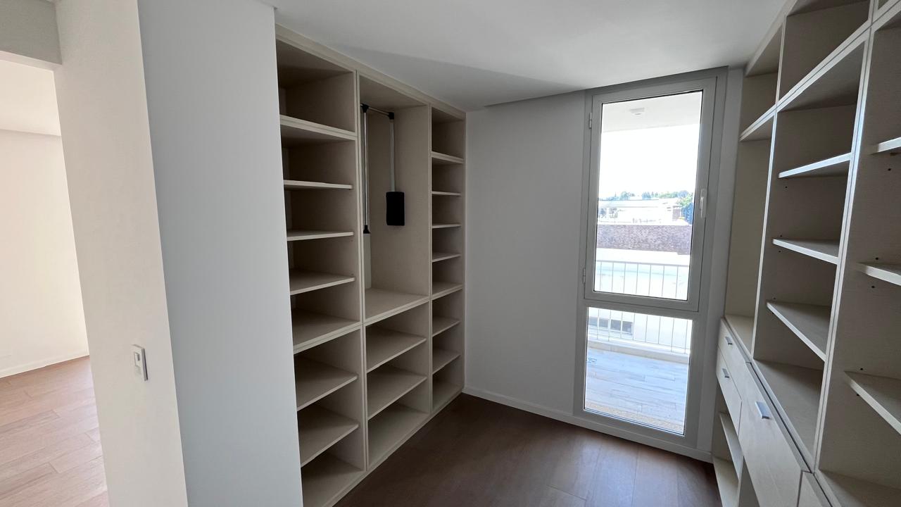 ALQUILER CASA tres dormitorios dos cocheras Villa Belgrano