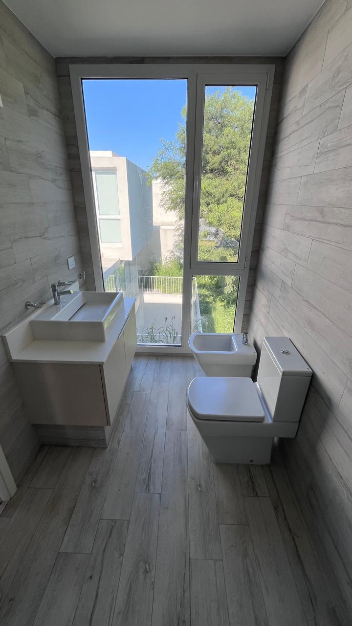 ALQUILER CASA tres dormitorios dos cocheras Villa Belgrano