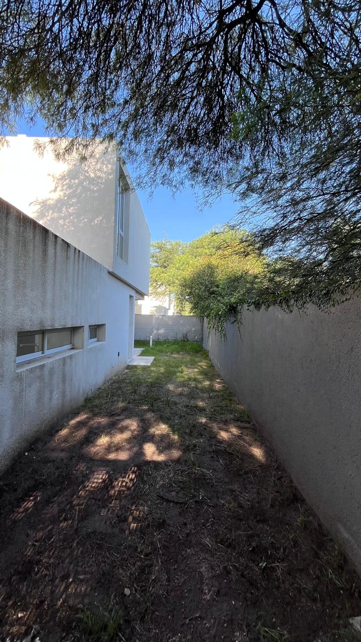ALQUILER CASA tres dormitorios dos cocheras Villa Belgrano