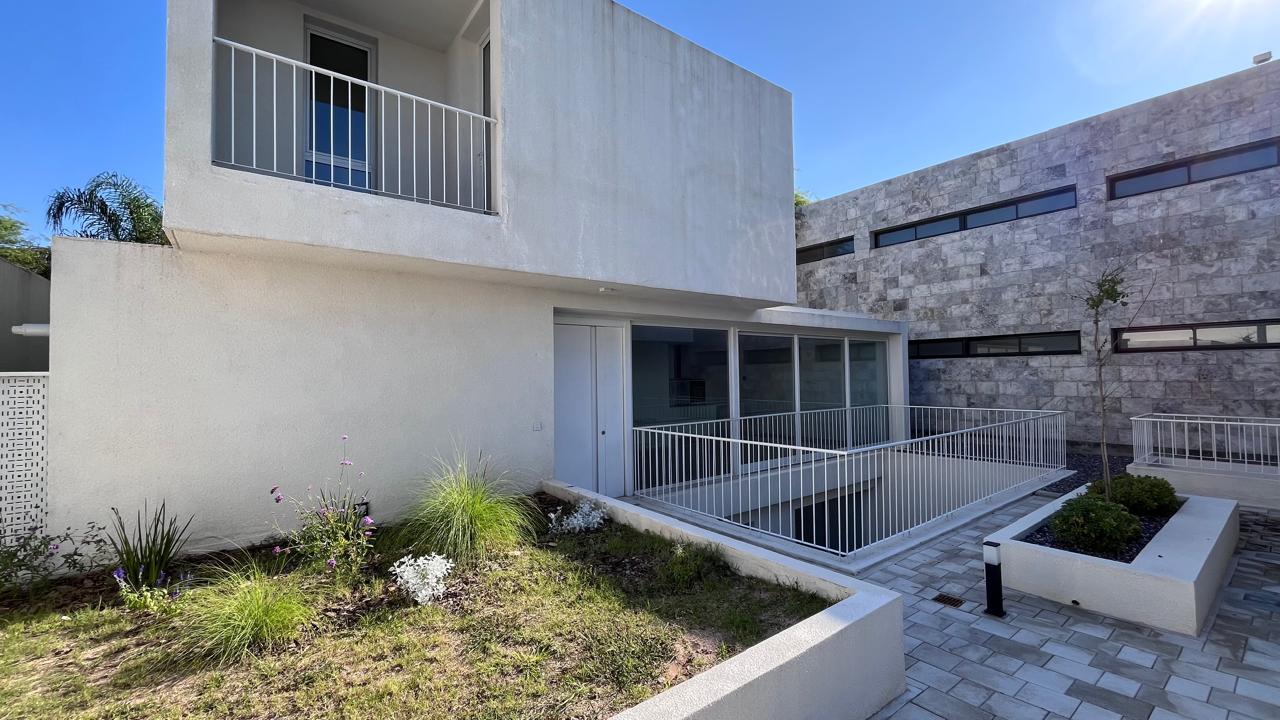 ALQUILER CASA tres dormitorios dos cocheras Villa Belgrano