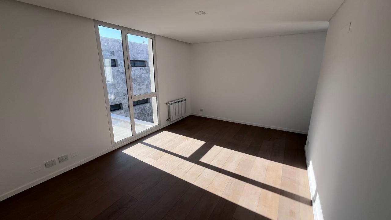 ALQUILER CASA tres dormitorios dos cocheras Villa Belgrano
