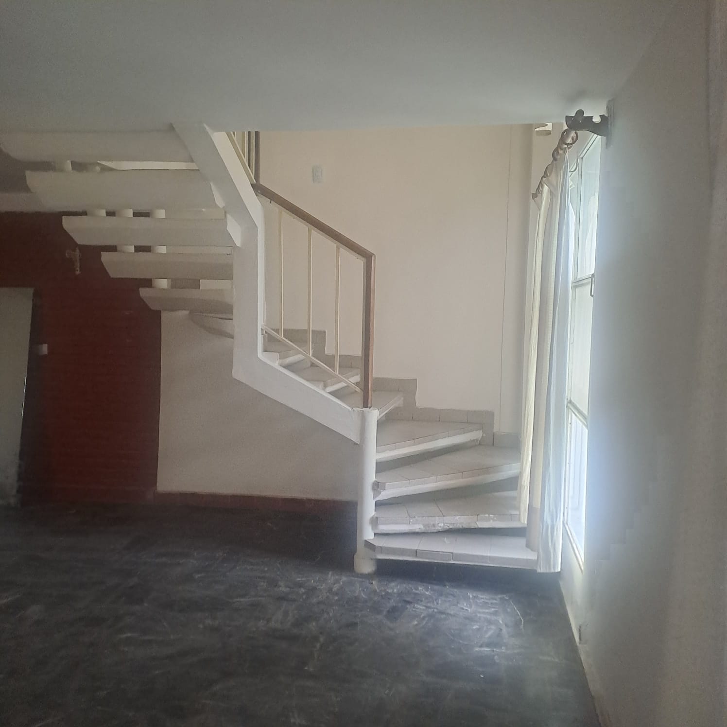 ALQUILER DE CASA EN BARRIO ZUMARAN