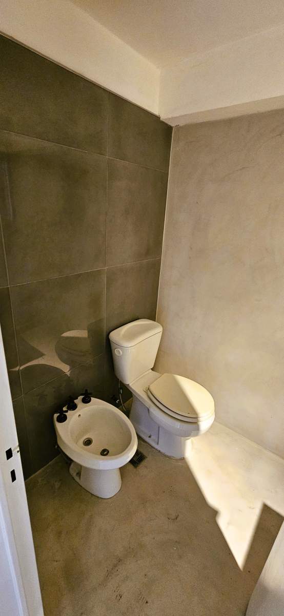 OPORTUNIDAD General Paz departamento en venta de dos dormitorios, dos baños, balcón y calefacción central