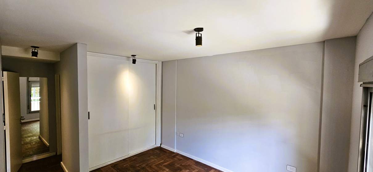 OPORTUNIDAD General Paz departamento en venta de dos dormitorios, dos baños, balcón y calefacción central