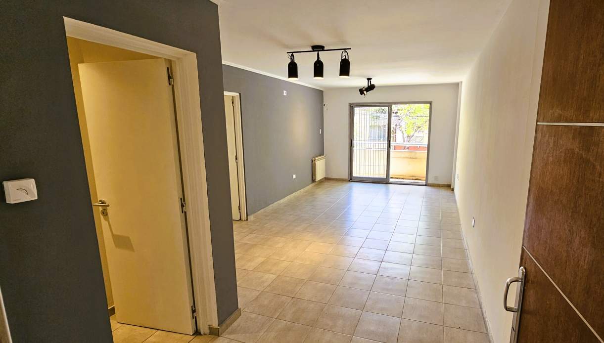OPORTUNIDAD General Paz departamento en venta de dos dormitorios, dos baños, balcón y calefacción central