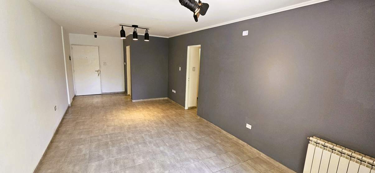 OPORTUNIDAD General Paz departamento en venta de dos dormitorios, dos baños, balcón y calefacción central