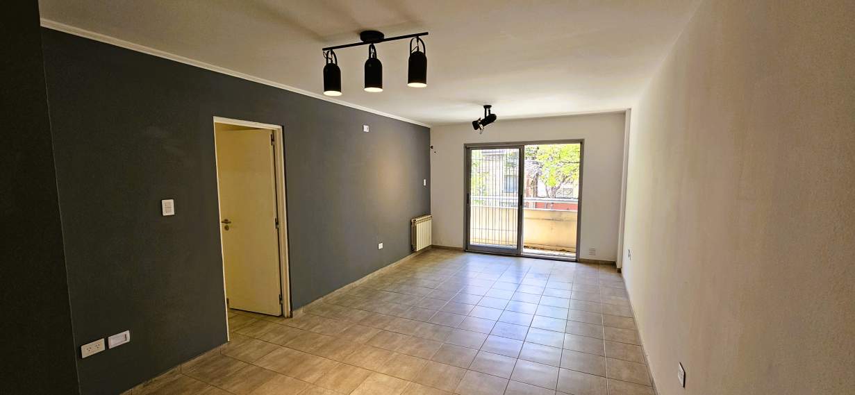 OPORTUNIDAD General Paz departamento en venta de dos dormitorios, dos baños, balcón y calefacción central
