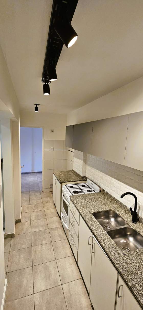 OPORTUNIDAD General Paz departamento en venta de dos dormitorios, dos baños, balcón y calefacción central