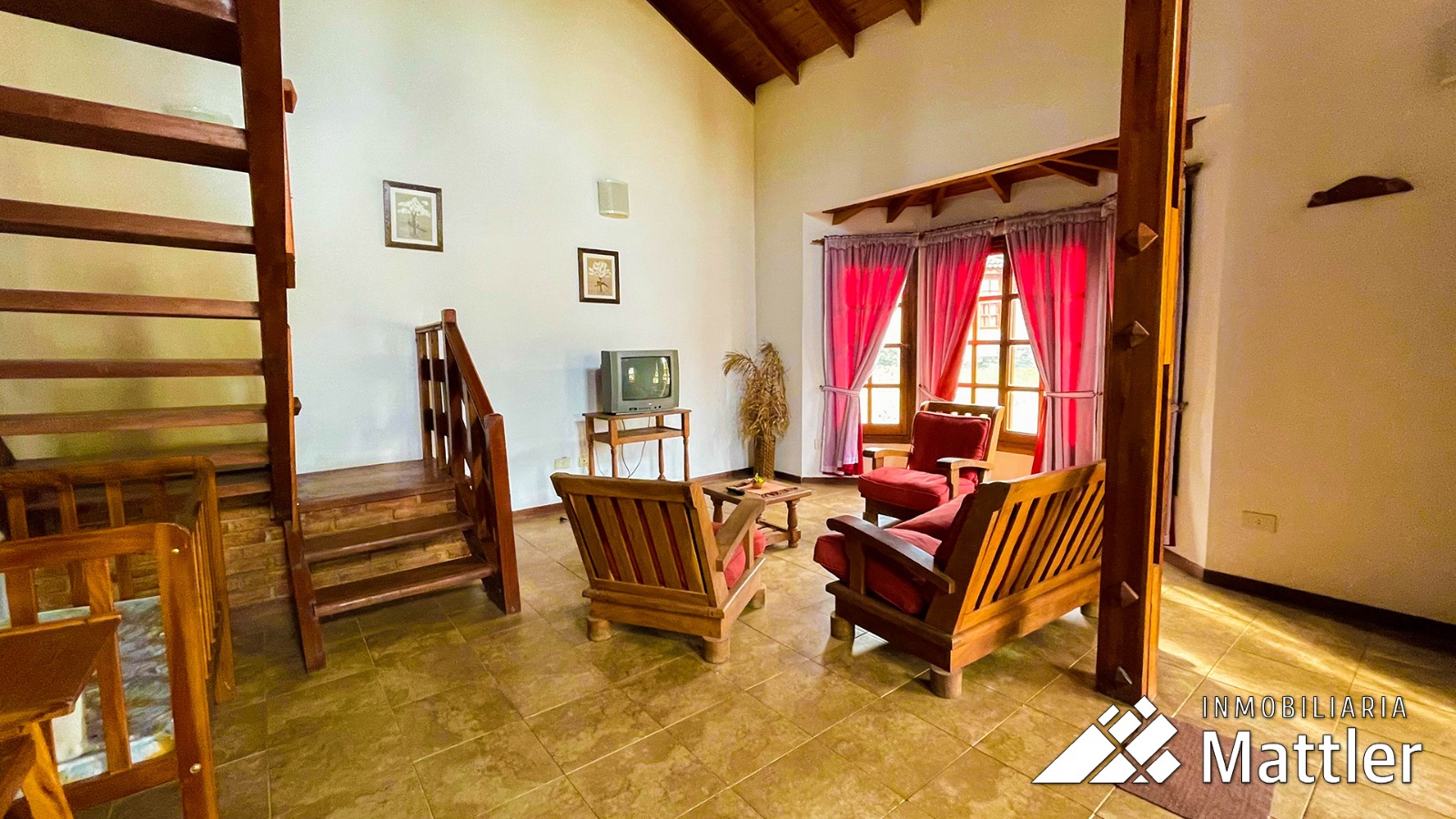 Duplex 5 ambientes en alquiler en el ingreso a Villa General Belgrano.