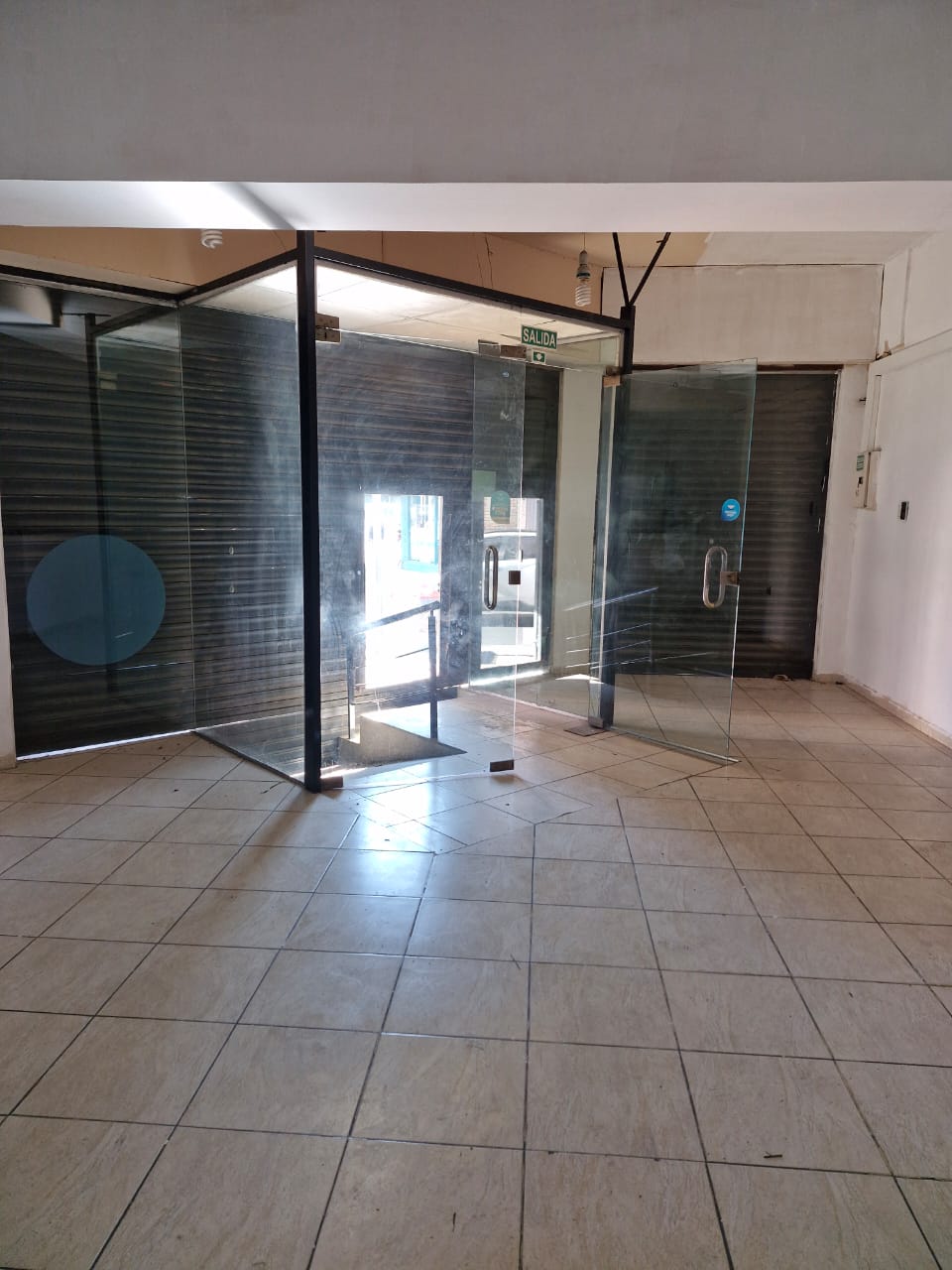 ALQUILER ANUAL  LOCAL COMERCIAL EN ESQUINA BARRIO ALBERDI