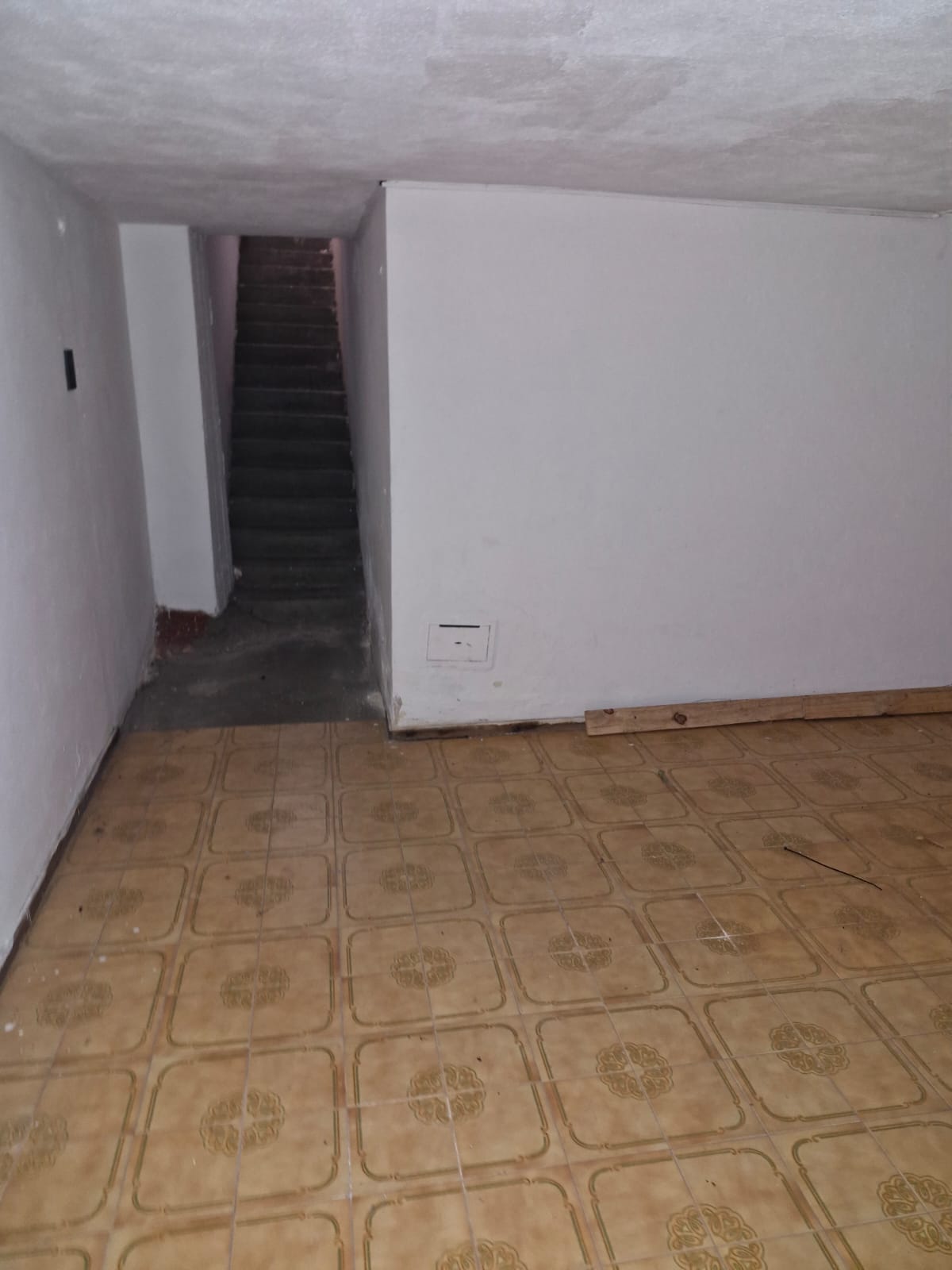 ALQUILER ANUAL  LOCAL COMERCIAL EN ESQUINA BARRIO ALBERDI