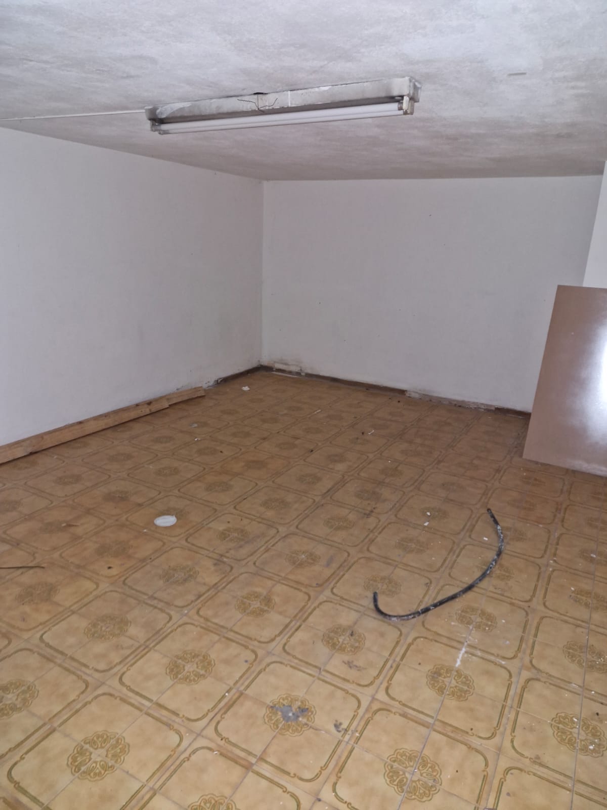 ALQUILER ANUAL  LOCAL COMERCIAL EN ESQUINA BARRIO ALBERDI