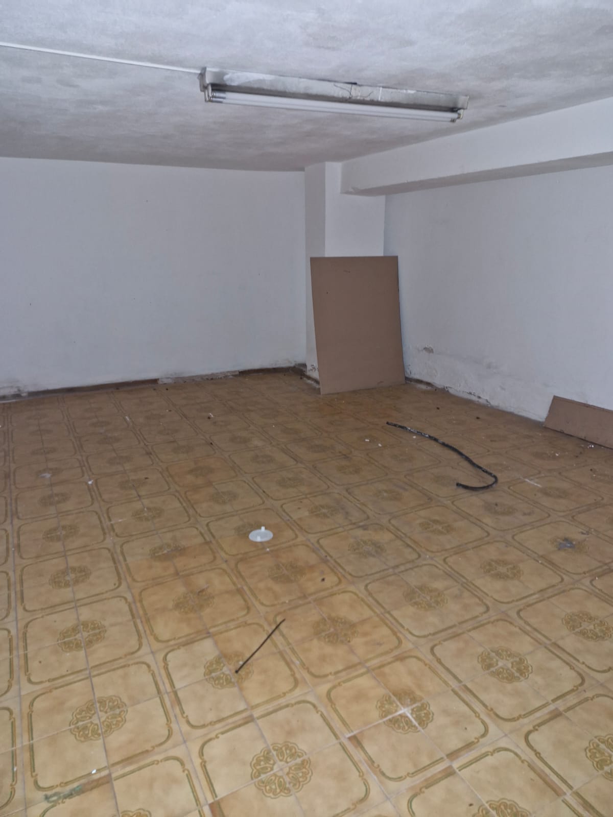 ALQUILER ANUAL  LOCAL COMERCIAL EN ESQUINA BARRIO ALBERDI