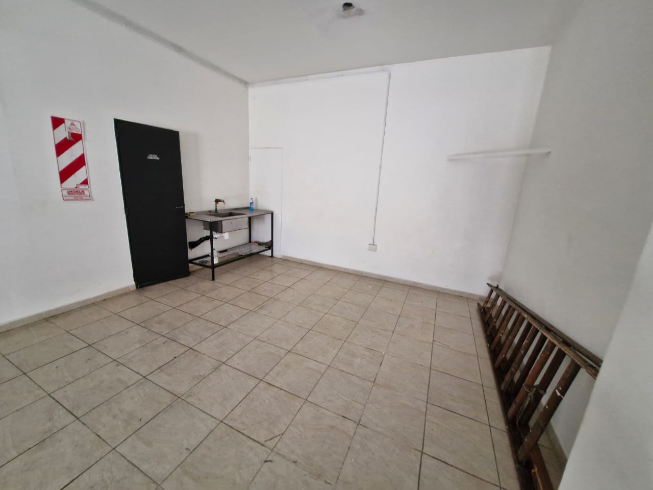 ALQUILER ANUAL  LOCAL COMERCIAL EN ESQUINA BARRIO ALBERDI
