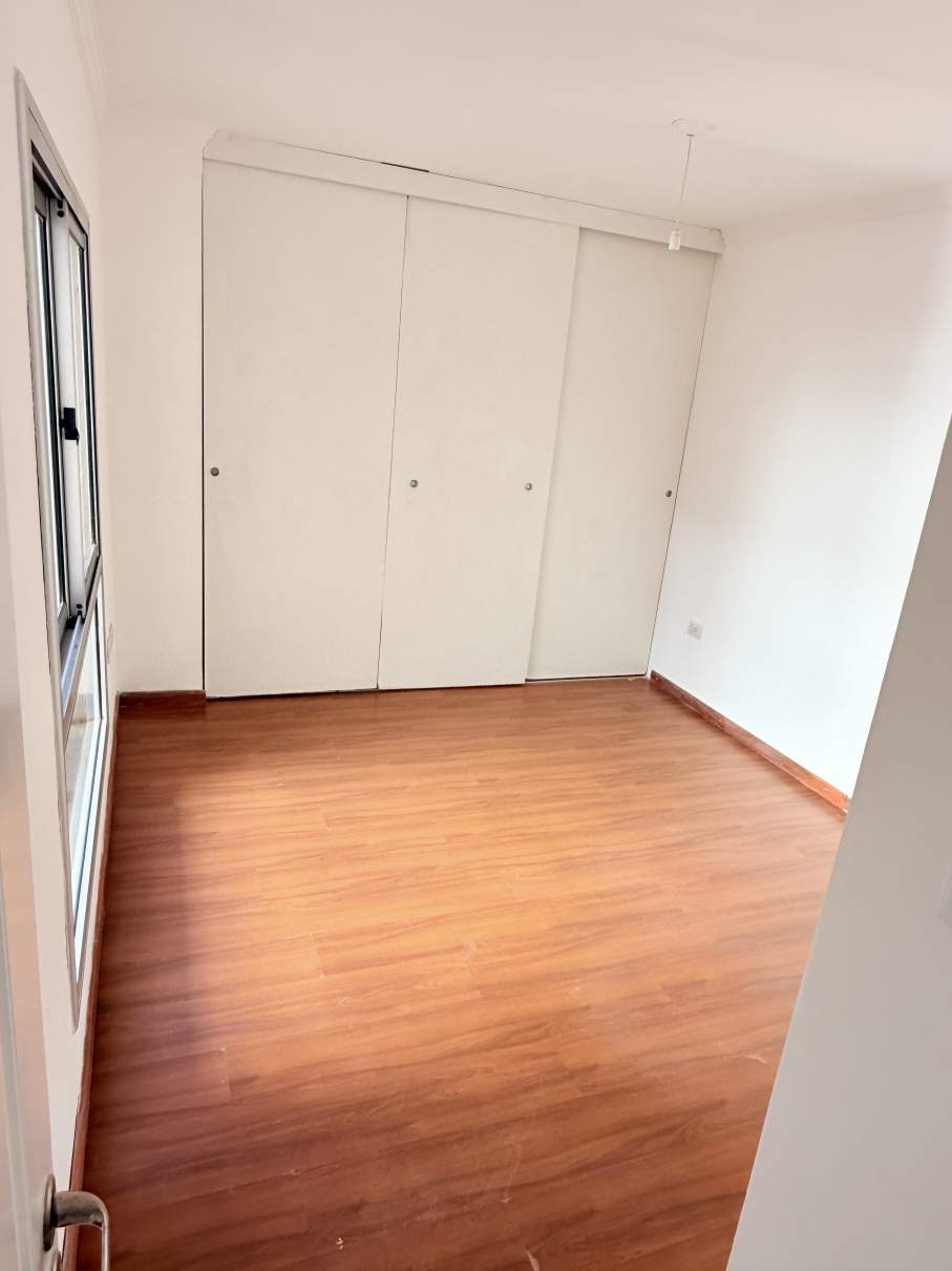 Mirá este Depto en COFICO!! Piso 7mo. Coc Separada. 2 Dorm. BALCON. Sucre 1465.
