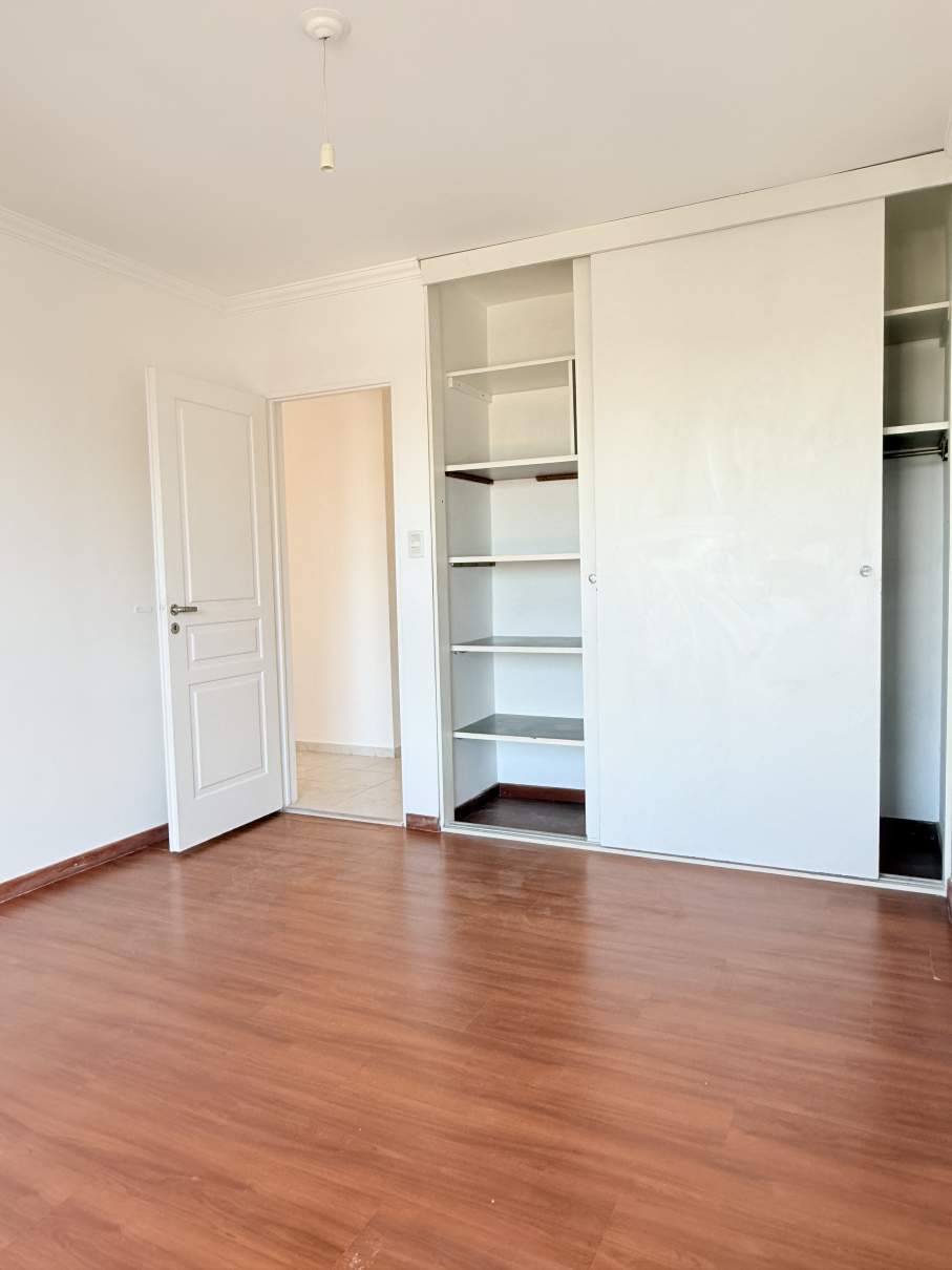 Mirá este Depto en COFICO!! Piso 7mo. Coc Separada. 2 Dorm. BALCON. Sucre 1465.