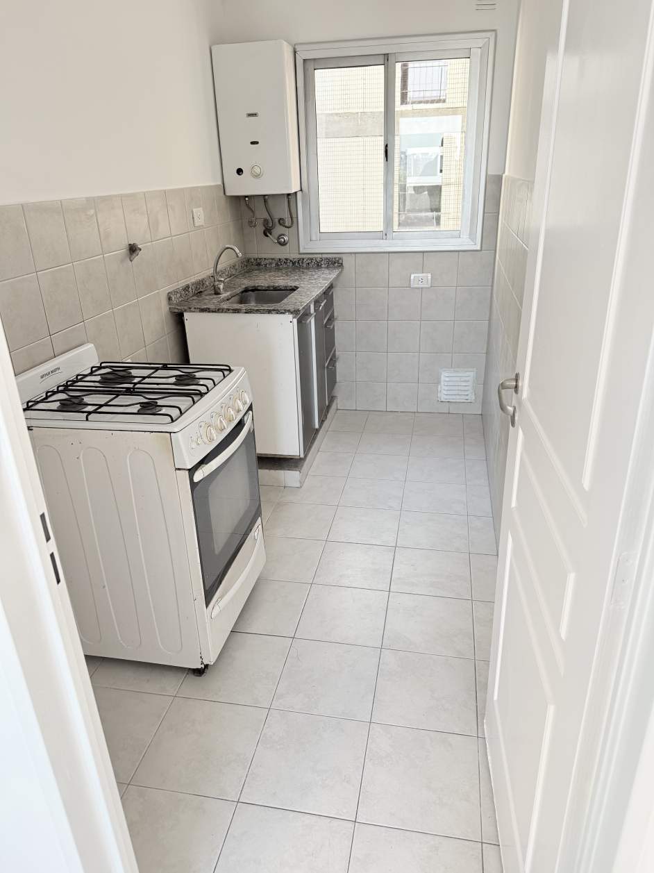 Mirá este Depto en COFICO!! Piso 7mo. Coc Separada. 2 Dorm. BALCON. Sucre 1465.
