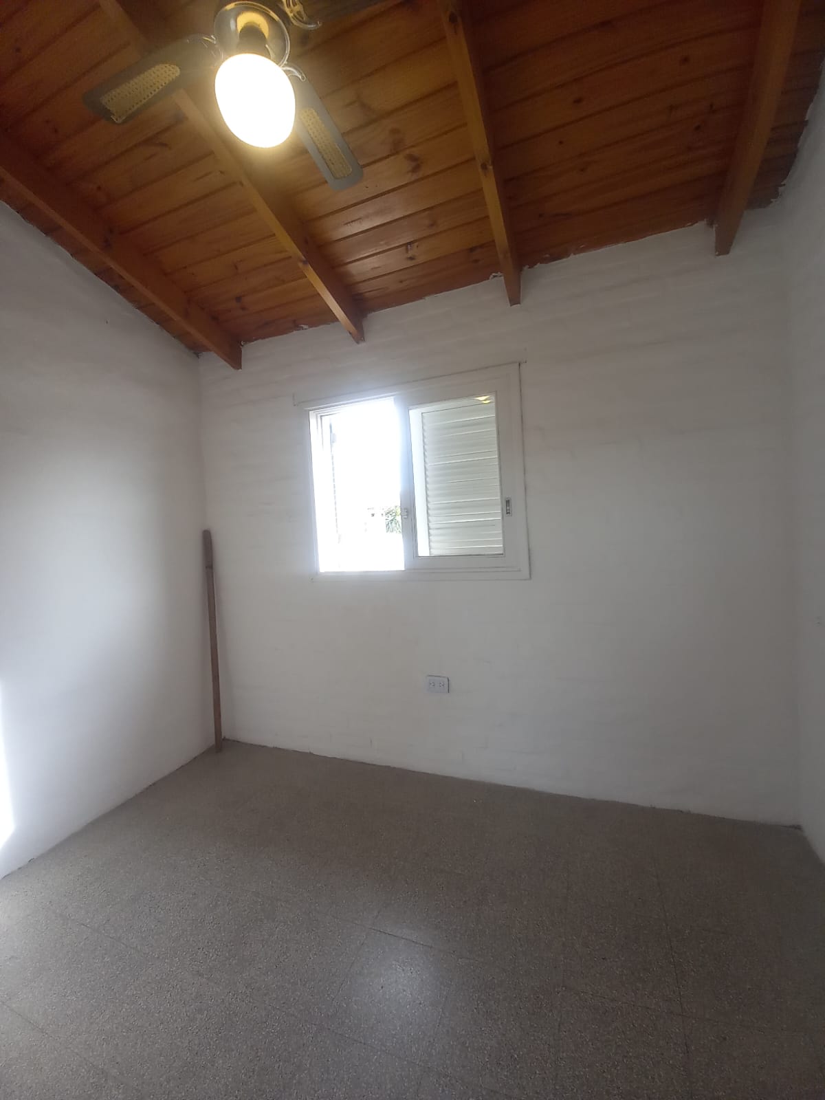 VENDEMOS CASA. UBICADA EN BANDA NORTE, 3 DORMITORIOS CON PATIO, PILETA Y COCHERA MAS DE UN VEHÍCULO EN LÍNEA, RIO CUARTO CORDONBA