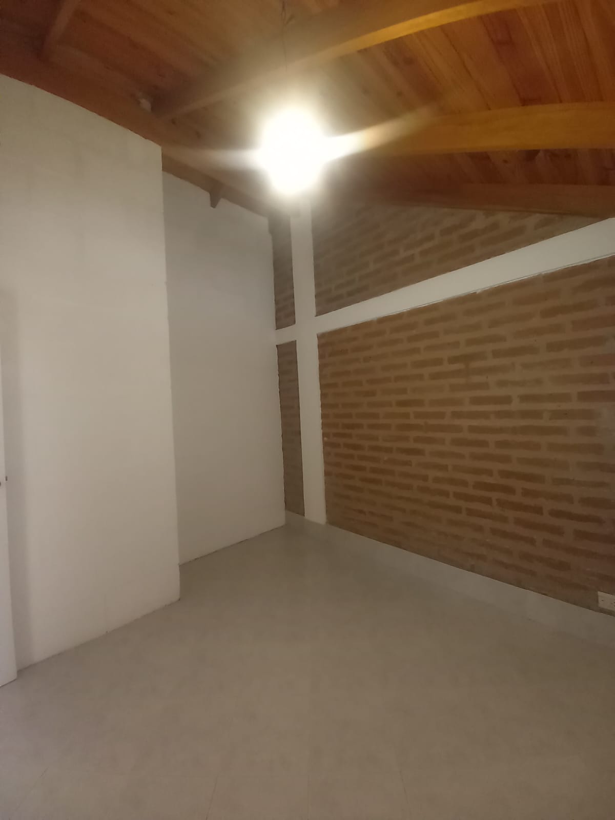 VENDEMOS CASA. UBICADA EN BANDA NORTE, 3 DORMITORIOS CON PATIO, PILETA Y COCHERA MAS DE UN VEHÍCULO EN LÍNEA, RIO CUARTO CORDONBA