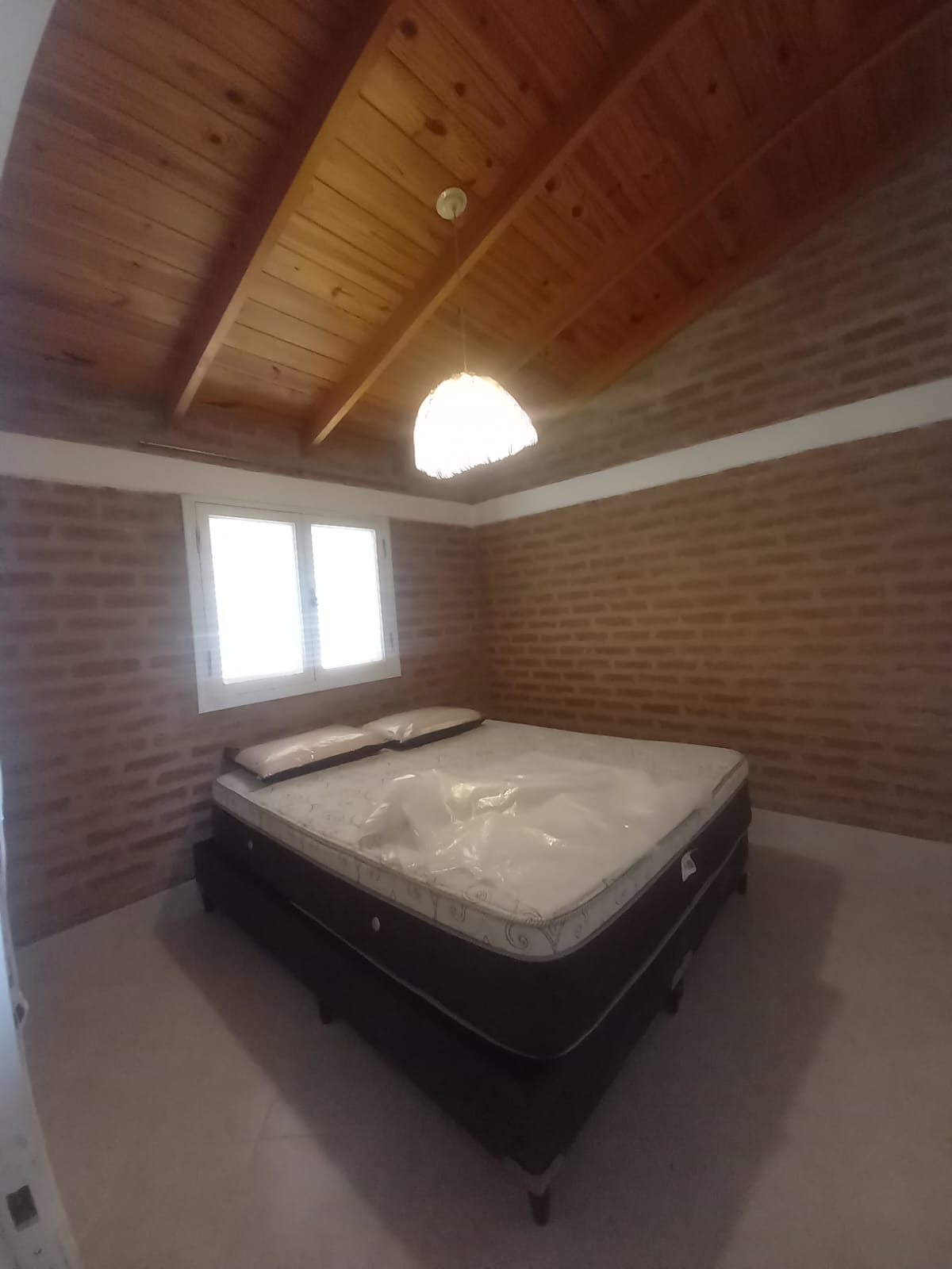 VENDEMOS CASA. UBICADA EN BANDA NORTE, 3 DORMITORIOS CON PATIO, PILETA Y COCHERA MAS DE UN VEHÍCULO EN LÍNEA, RIO CUARTO CORDONBA