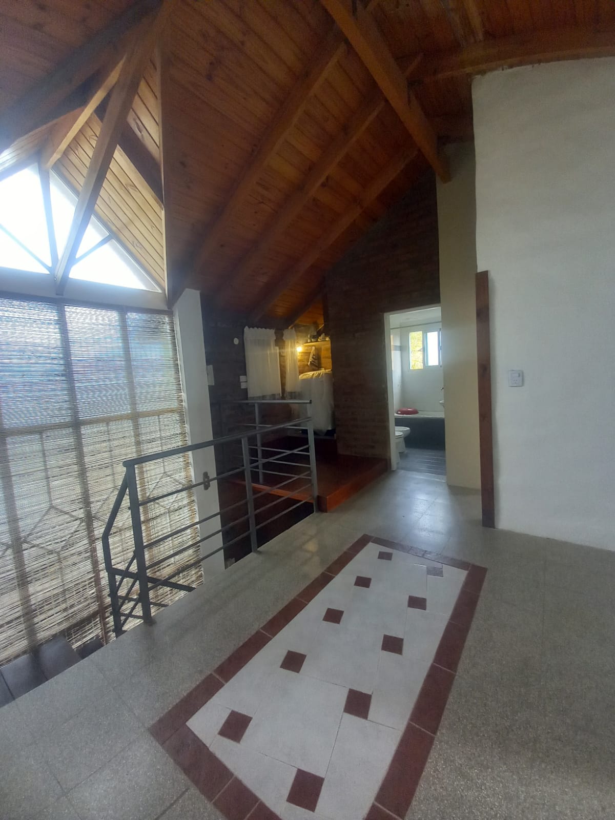 VENDEMOS CASA. UBICADA EN BANDA NORTE, 3 DORMITORIOS CON PATIO, PILETA Y COCHERA MAS DE UN VEHÍCULO EN LÍNEA, RIO CUARTO CORDONBA
