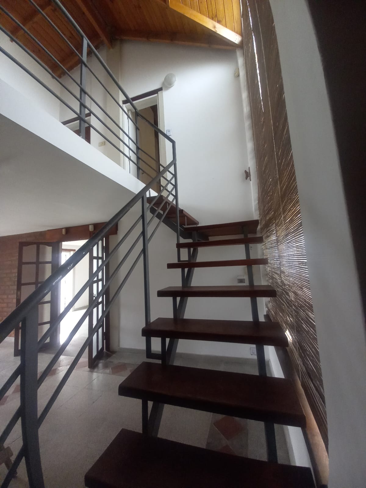 VENDEMOS CASA. UBICADA EN BANDA NORTE, 3 DORMITORIOS CON PATIO, PILETA Y COCHERA MAS DE UN VEHÍCULO EN LÍNEA, RIO CUARTO CORDONBA