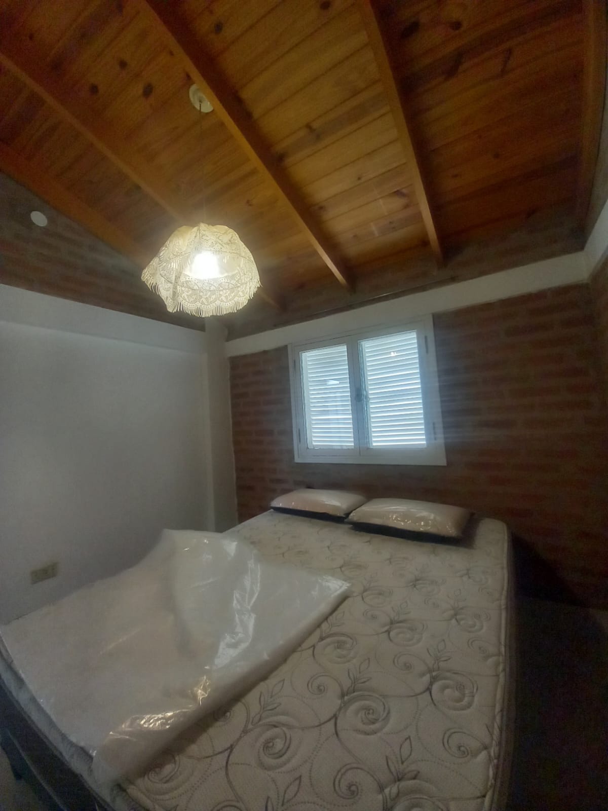 VENDEMOS CASA. UBICADA EN BANDA NORTE, 3 DORMITORIOS CON PATIO, PILETA Y COCHERA MAS DE UN VEHÍCULO EN LÍNEA, RIO CUARTO CORDONBA