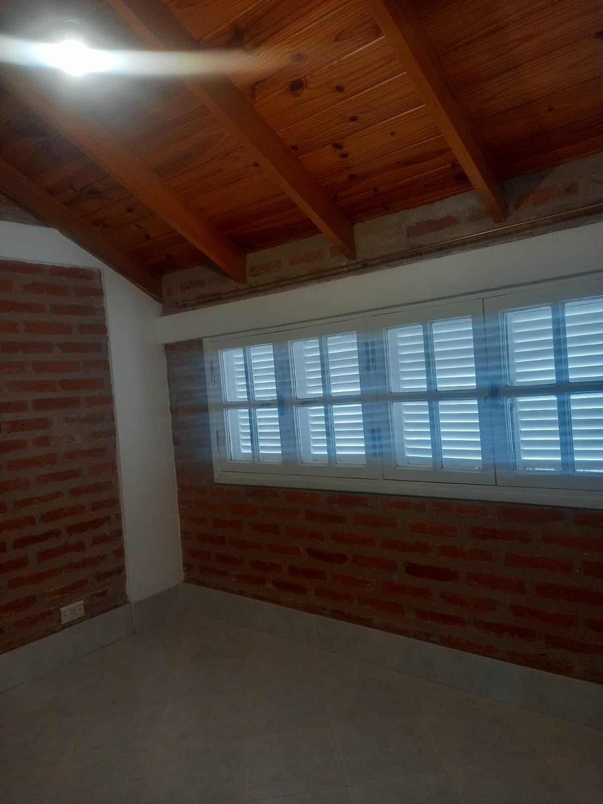 VENDEMOS CASA. UBICADA EN BANDA NORTE, 3 DORMITORIOS CON PATIO, PILETA Y COCHERA MAS DE UN VEHÍCULO EN LÍNEA, RIO CUARTO CORDONBA