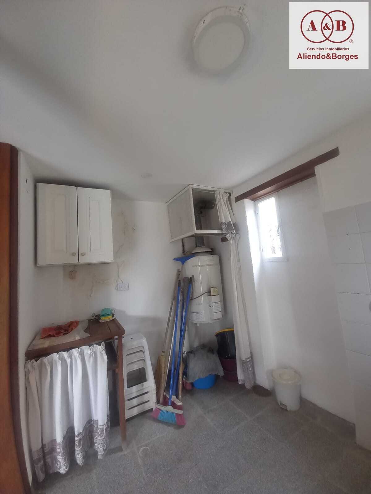 VENDEMOS CASA. UBICADA EN BANDA NORTE, 3 DORMITORIOS CON PATIO, PILETA Y COCHERA MAS DE UN VEHÍCULO EN LÍNEA, RIO CUARTO CORDONBA