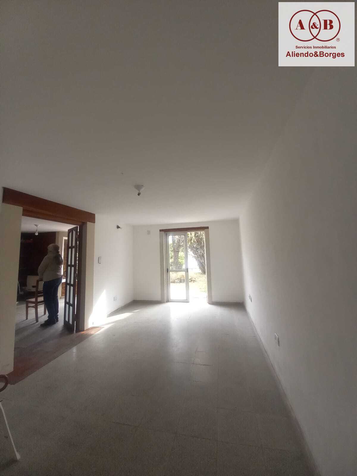 VENDEMOS CASA. UBICADA EN BANDA NORTE, 3 DORMITORIOS CON PATIO, PILETA Y COCHERA MAS DE UN VEHÍCULO EN LÍNEA, RIO CUARTO CORDONBA