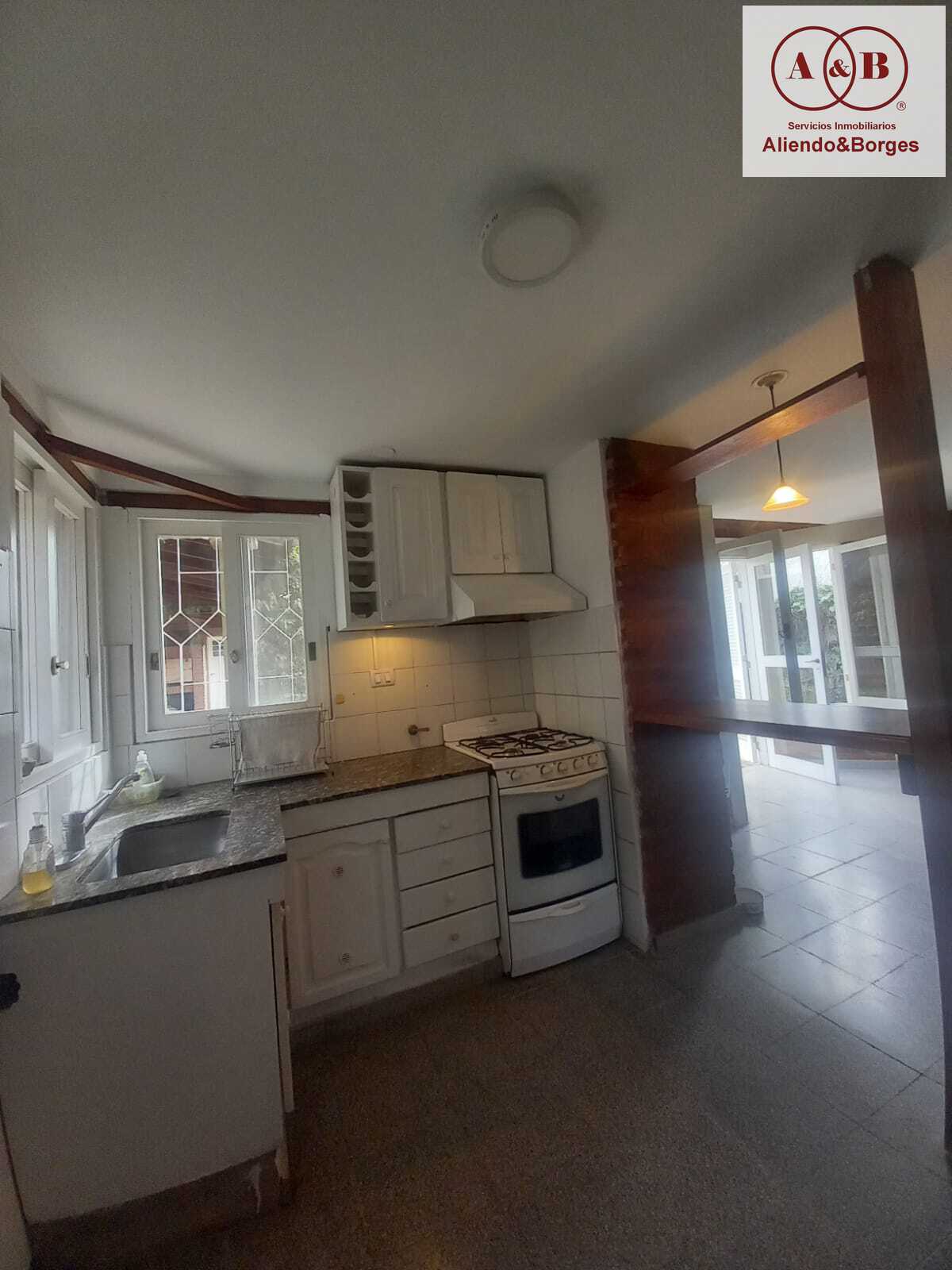 VENDEMOS CASA. UBICADA EN BANDA NORTE, 3 DORMITORIOS CON PATIO, PILETA Y COCHERA MAS DE UN VEHÍCULO EN LÍNEA, RIO CUARTO CORDONBA