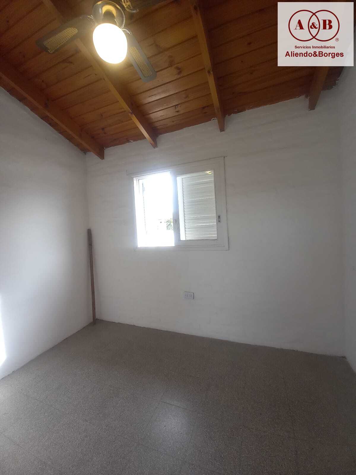 VENDEMOS CASA. UBICADA EN BANDA NORTE, 3 DORMITORIOS CON PATIO, PILETA Y COCHERA MAS DE UN VEHÍCULO EN LÍNEA, RIO CUARTO CORDONBA