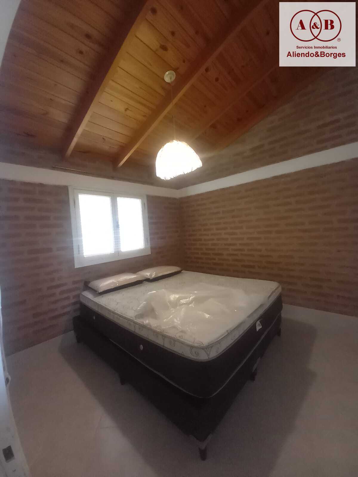 VENDEMOS CASA. UBICADA EN BANDA NORTE, 3 DORMITORIOS CON PATIO, PILETA Y COCHERA MAS DE UN VEHÍCULO EN LÍNEA, RIO CUARTO CORDONBA
