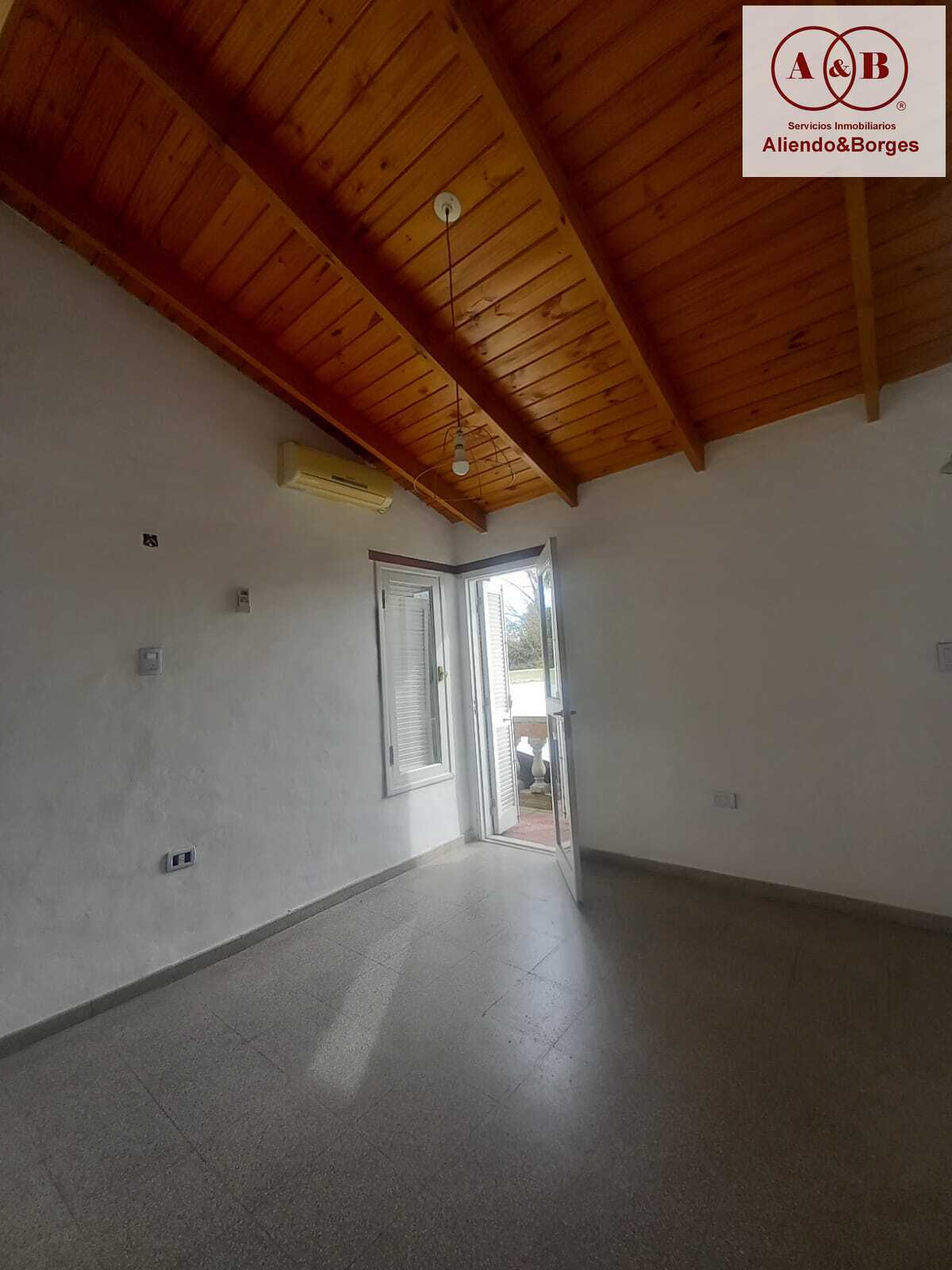 VENDEMOS CASA. UBICADA EN BANDA NORTE, 3 DORMITORIOS CON PATIO, PILETA Y COCHERA MAS DE UN VEHÍCULO EN LÍNEA, RIO CUARTO CORDONBA