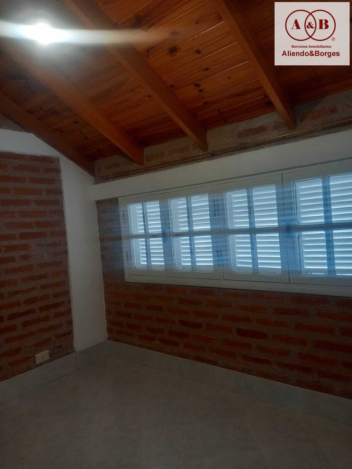 VENDEMOS CASA. UBICADA EN BANDA NORTE, 3 DORMITORIOS CON PATIO, PILETA Y COCHERA MAS DE UN VEHÍCULO EN LÍNEA, RIO CUARTO CORDONBA