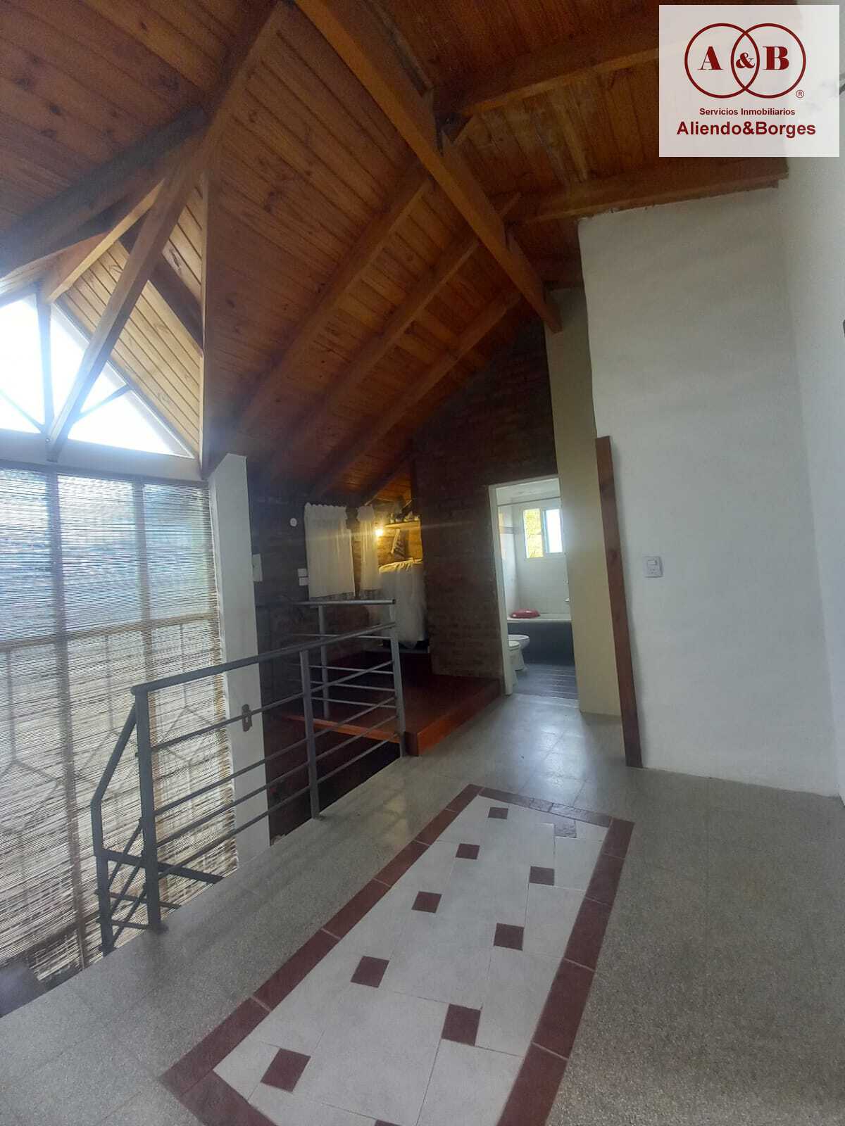 VENDEMOS CASA. UBICADA EN BANDA NORTE, 3 DORMITORIOS CON PATIO, PILETA Y COCHERA MAS DE UN VEHÍCULO EN LÍNEA, RIO CUARTO CORDONBA