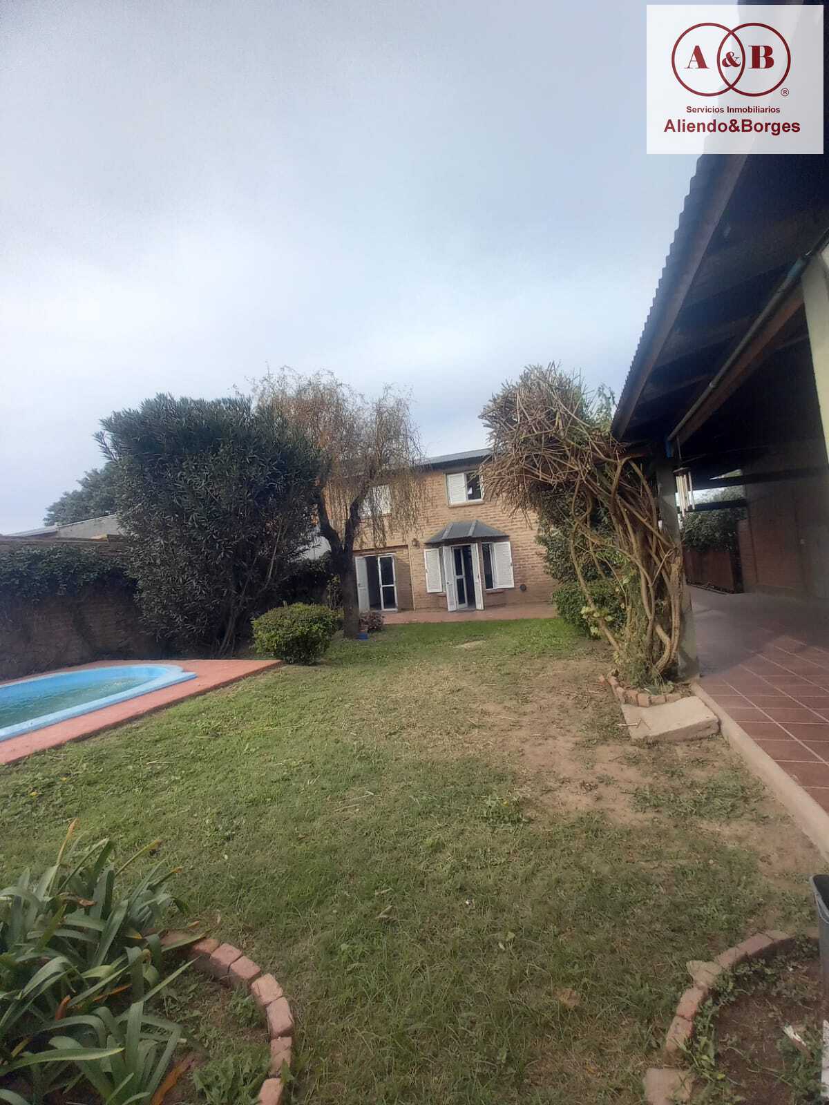 VENDEMOS CASA. UBICADA EN BANDA NORTE, 3 DORMITORIOS CON PATIO, PILETA Y COCHERA MAS DE UN VEHÍCULO EN LÍNEA, RIO CUARTO CORDONBA