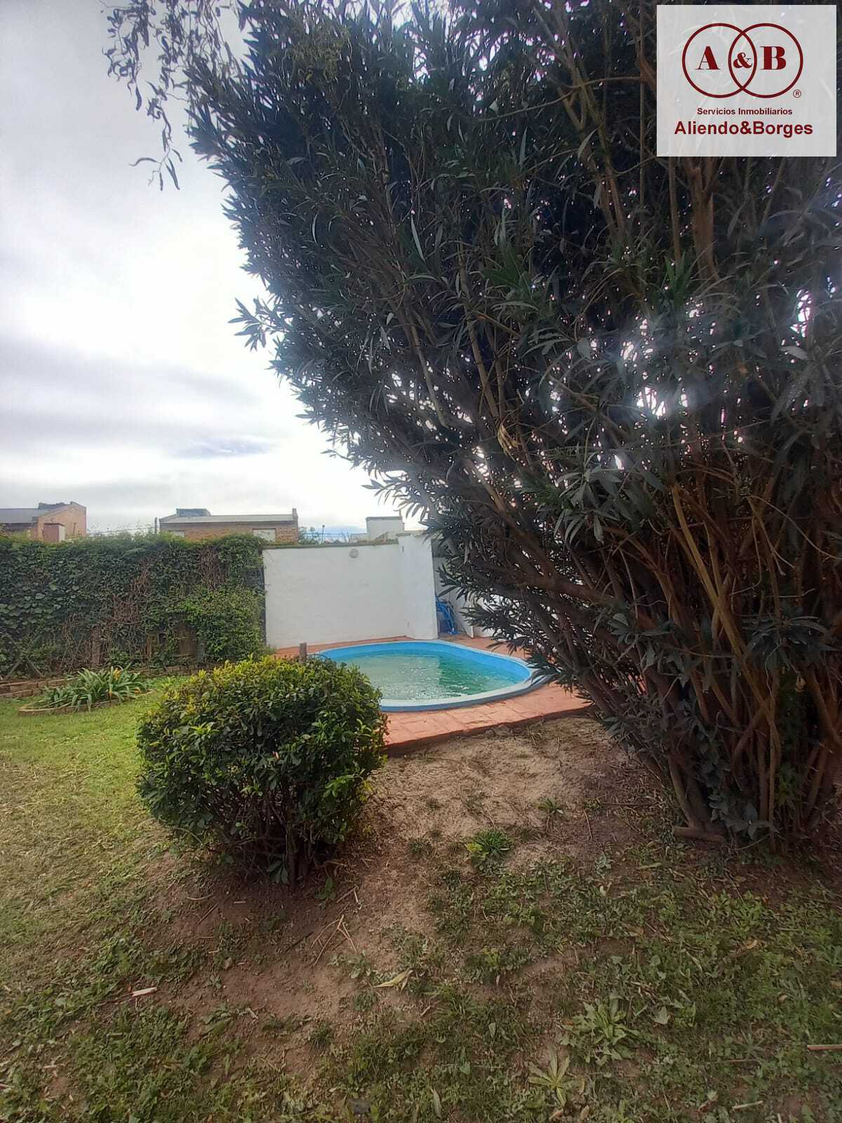 VENDEMOS CASA. UBICADA EN BANDA NORTE, 3 DORMITORIOS CON PATIO, PILETA Y COCHERA MAS DE UN VEHÍCULO EN LÍNEA, RIO CUARTO CORDONBA