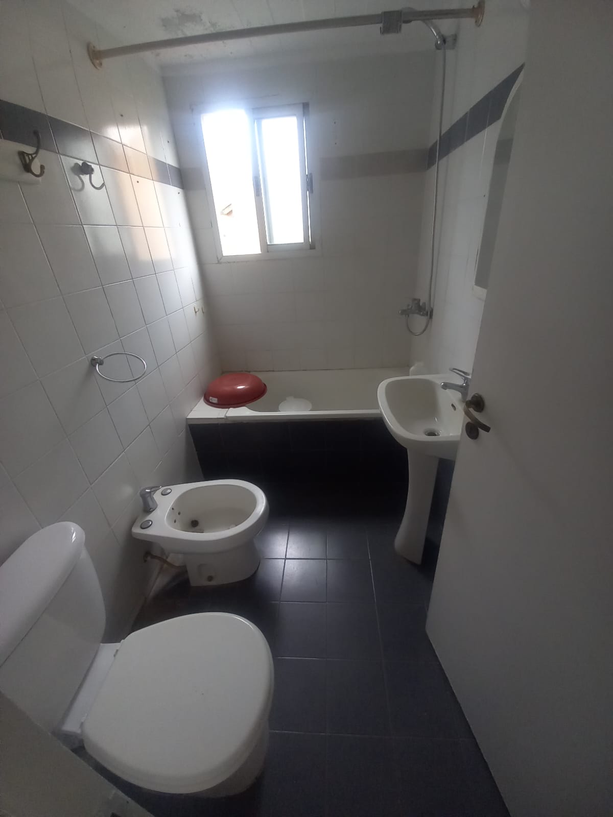 VENDEMOS CASA. UBICADA EN BANDA NORTE, 3 DORMITORIOS CON PATIO, PILETA Y COCHERA MAS DE UN VEHÍCULO EN LÍNEA, RIO CUARTO CORDONBA