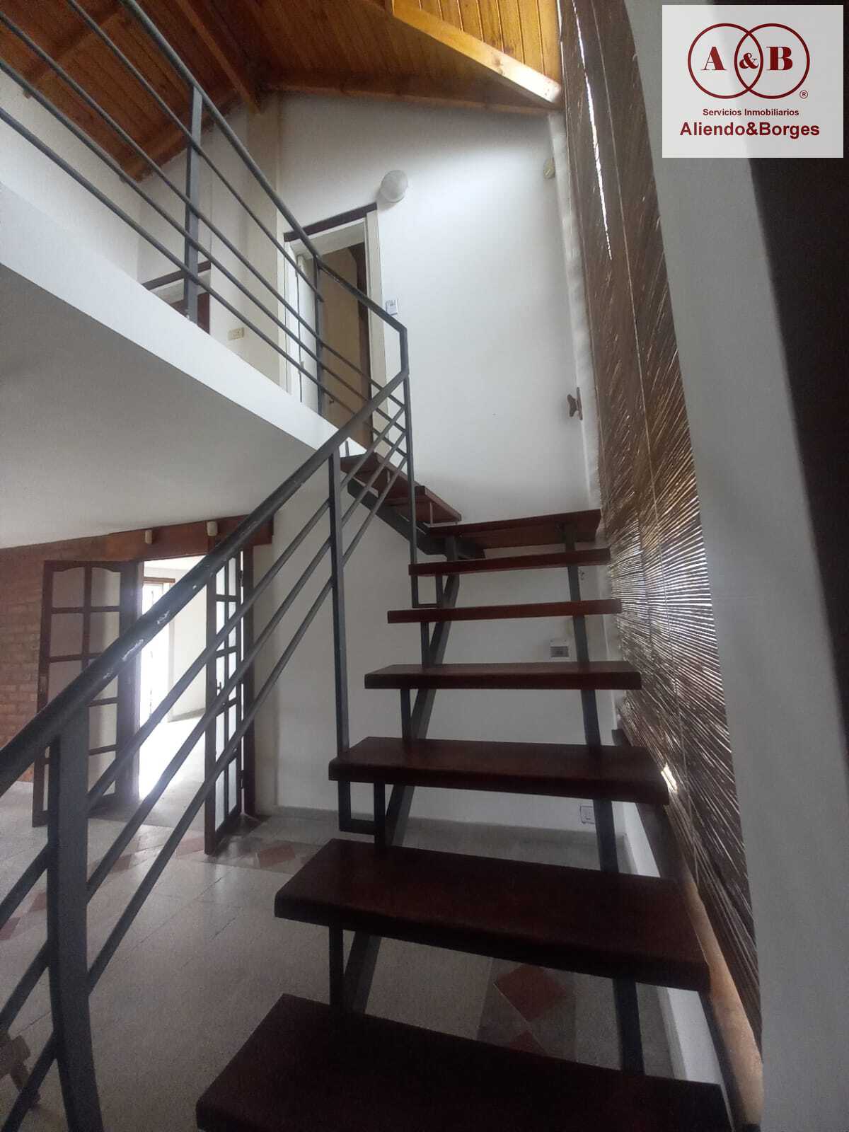 VENDEMOS CASA. UBICADA EN BANDA NORTE, 3 DORMITORIOS CON PATIO, PILETA Y COCHERA MAS DE UN VEHÍCULO EN LÍNEA, RIO CUARTO CORDONBA