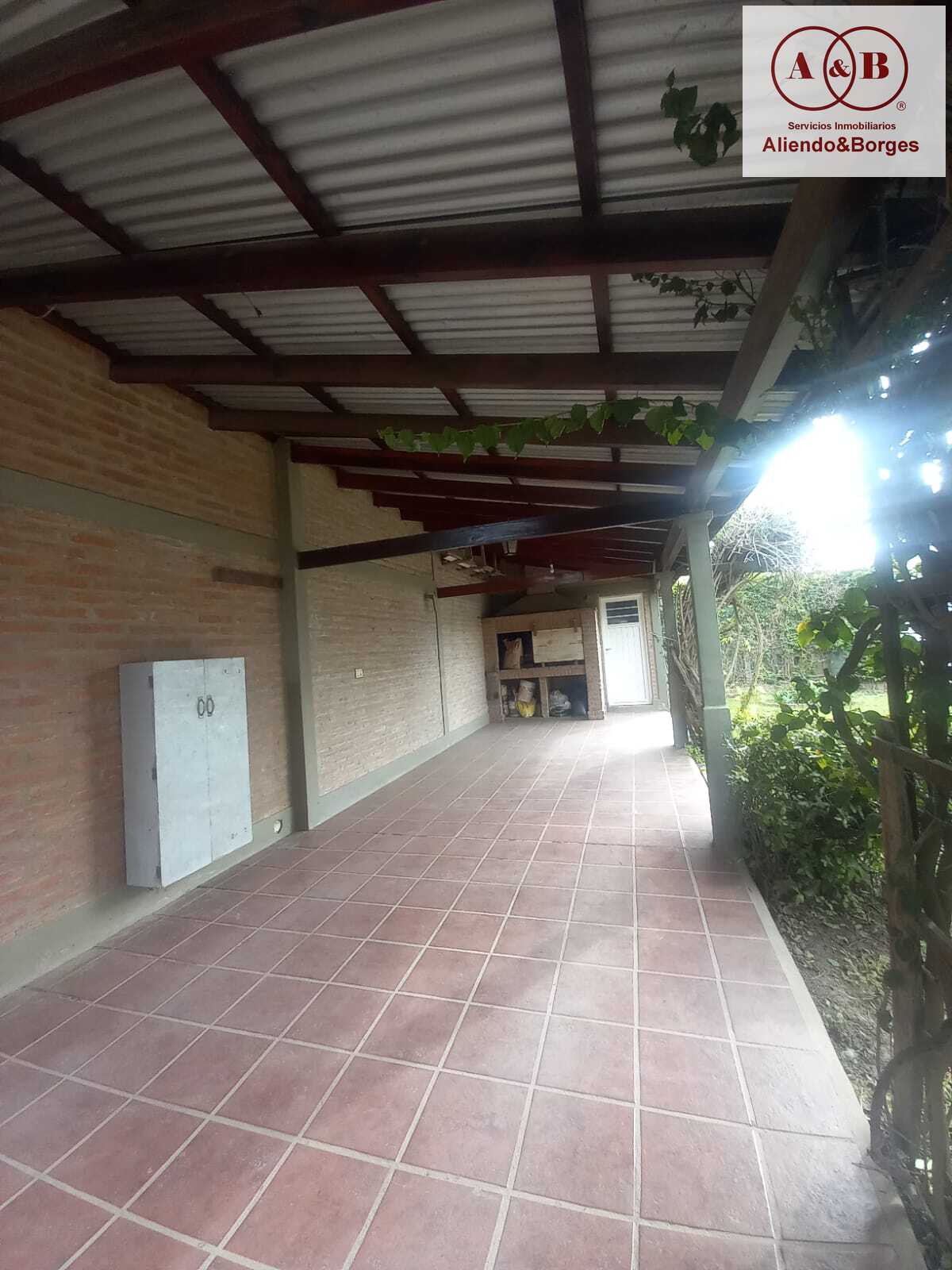 VENDEMOS CASA. UBICADA EN BANDA NORTE, 3 DORMITORIOS CON PATIO, PILETA Y COCHERA MAS DE UN VEHÍCULO EN LÍNEA, RIO CUARTO CORDONBA