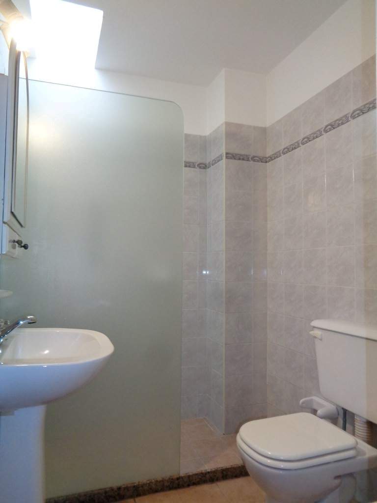 Barrio Alto Verde - Casa de Categoría de 3 Dormitorios, 1 en Suitte con Vestidor. Cochera Doble, 3 baños, Galería y Patio Amplio con Césped