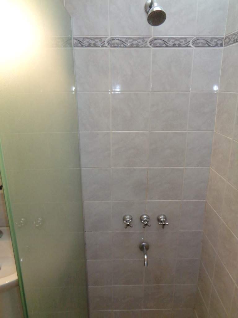 Barrio Alto Verde - Casa de Categoría de 3 Dormitorios, 1 en Suitte con Vestidor. Cochera Doble, 3 baños, Galería y Patio Amplio con Césped